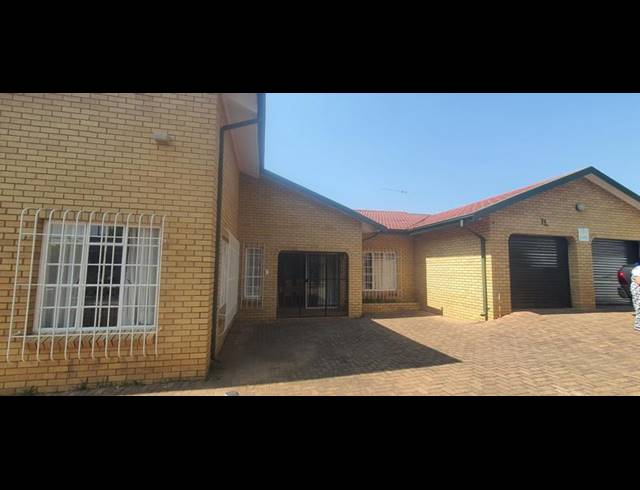 3 BEDROOM HOUSE FOR SALE IN LENNOXTON